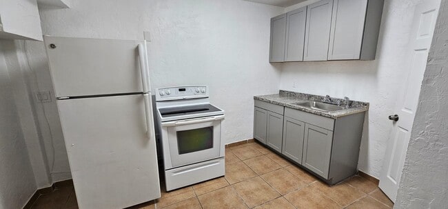 5937 Taft St in Hollywood, FL - Building Photo - Building Photo