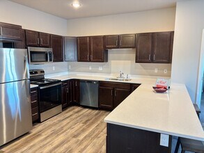 140 40th St Dr SE in Cedar Rapids, IA - Building Photo - Building Photo