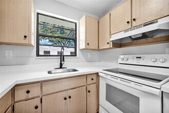 2936 NW 94th St in Miami, FL - Building Photo - Building Photo