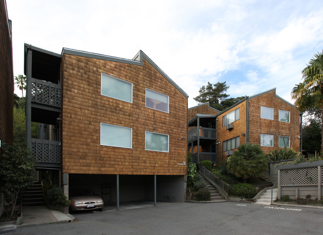 Ross Terrace in San Rafael, CA - Building Photo - Building Photo