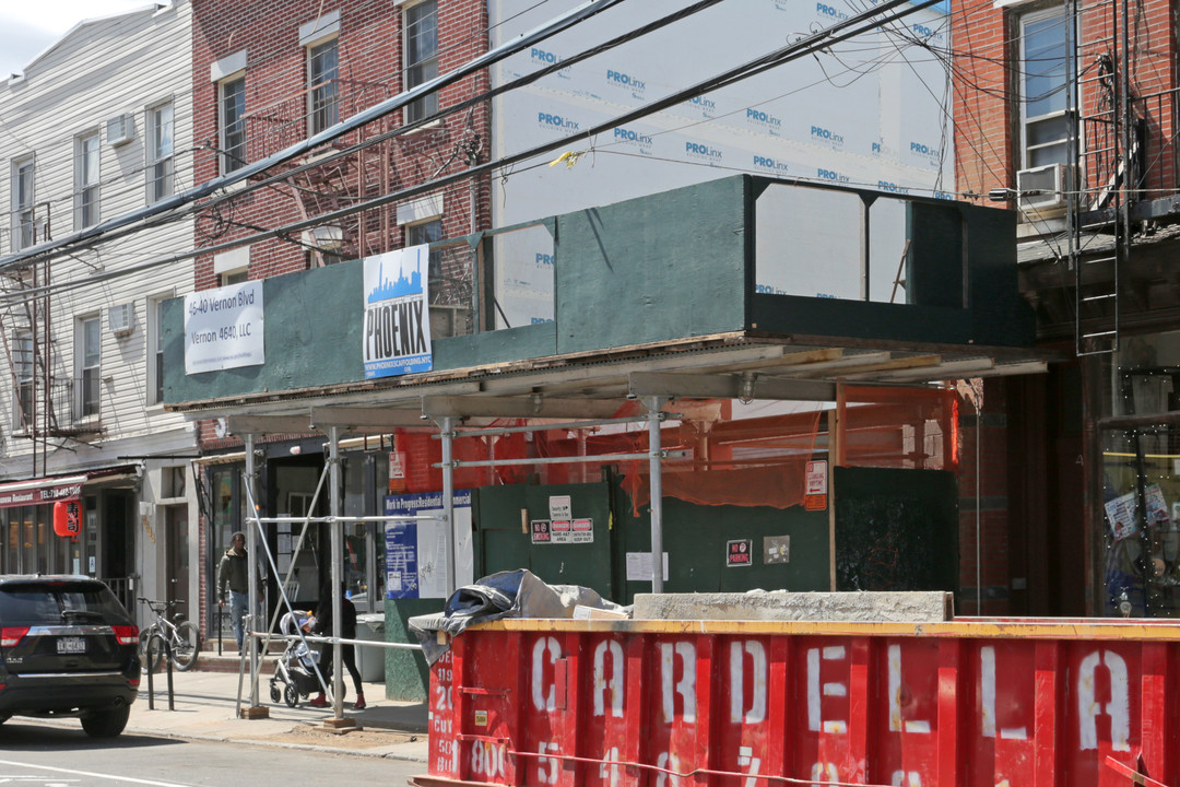 4640 Vernon Blvd in Long Island City, NY - Building Photo