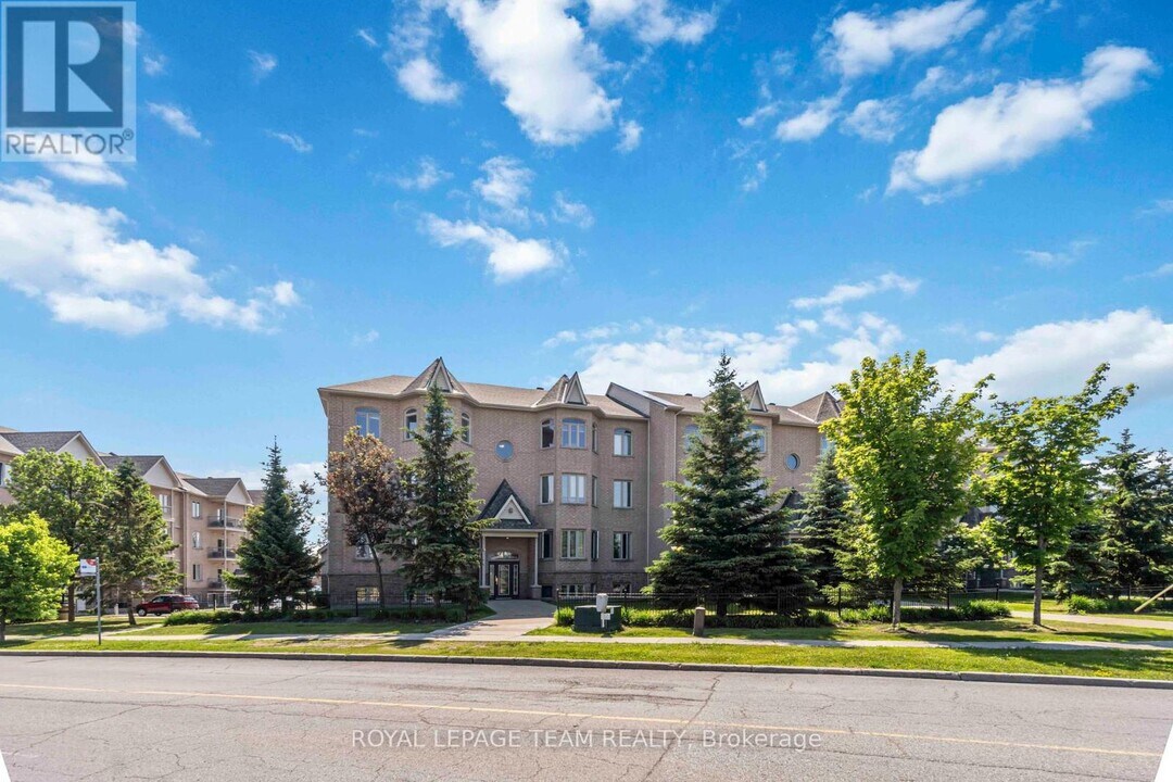 2090-2090 Valin St in Ottawa, ON - Building Photo