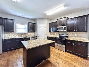 345 Westridge Cir in Dallas, GA - Foto de edificio - Building Photo