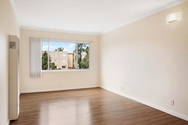 1925 13th Ave-Unit -307 in Oakland, CA - Building Photo - Building Photo
