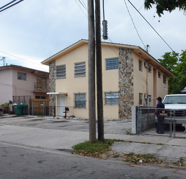 128 SW 15th Ave in Miami, FL - Building Photo - Building Photo