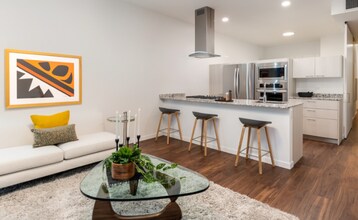 644 W Cornelia Ave in Chicago, IL - Building Photo - Building Photo