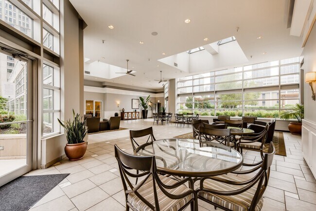 545 N Dearborn St, Unit 2510 in Chicago, IL - Building Photo - Building Photo