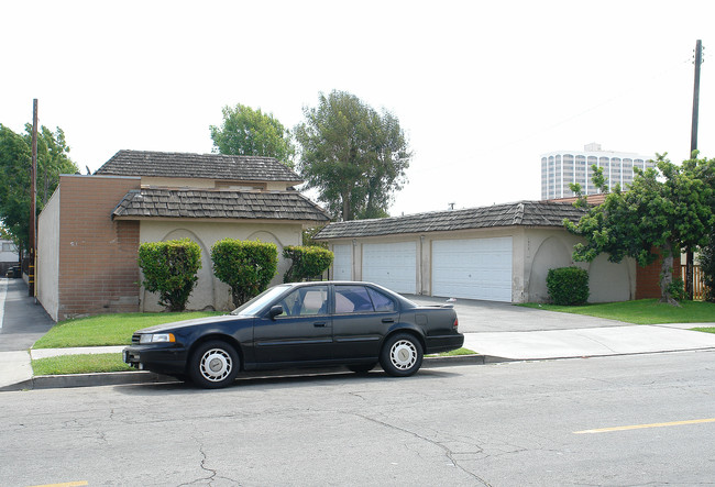 1970 Wallace Ave in Costa Mesa, CA - Building Photo - Building Photo