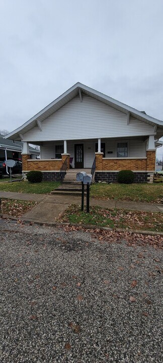 432 Q St in Bedford, IN - Foto de edificio