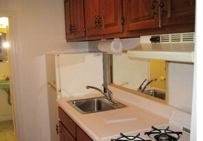 11 Myrtle St, Unit B in Boston, MA - Building Photo