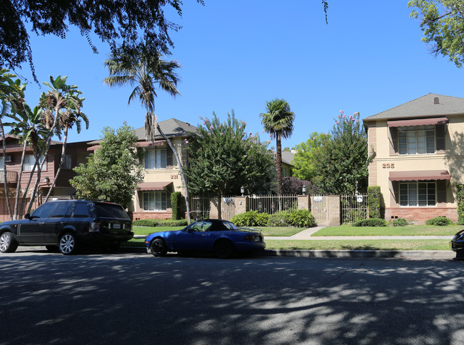 231 N Kenwood St in Glendale, CA - Building Photo - Building Photo