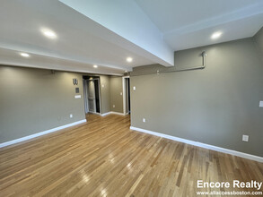 117 Beacon St, Unit 3B in Boston, MA - Building Photo - Building Photo