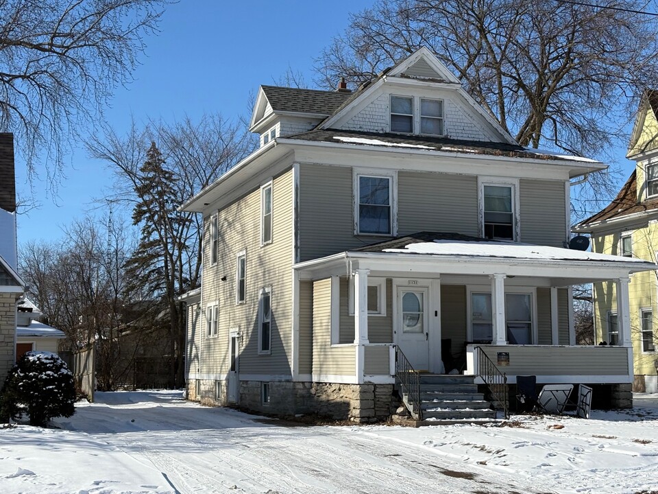 1131 Wisconsin St in Oshkosh, WI - Building Photo