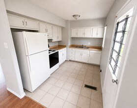 5602 Glencoe St in Indianapolis, IN - Building Photo - Building Photo