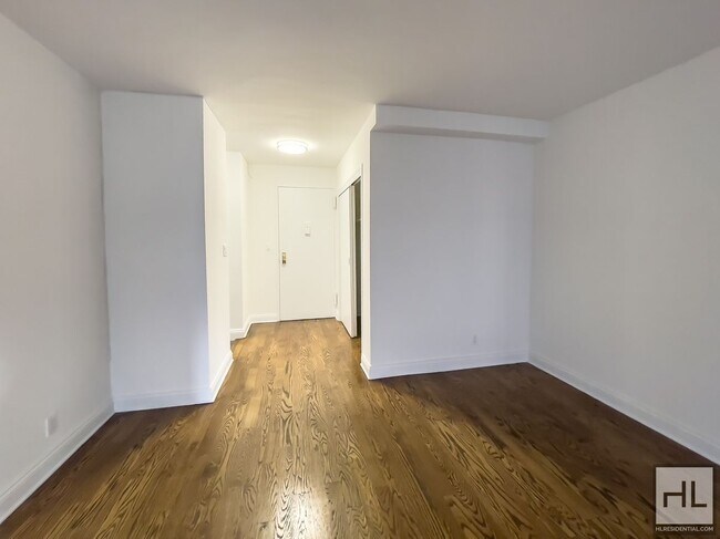 EAST 56 STREET in New York, NY - Foto de edificio - Building Photo