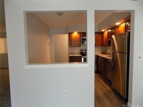 25 Canterbury Ct in Brookfield, CT - Building Photo - Building Photo