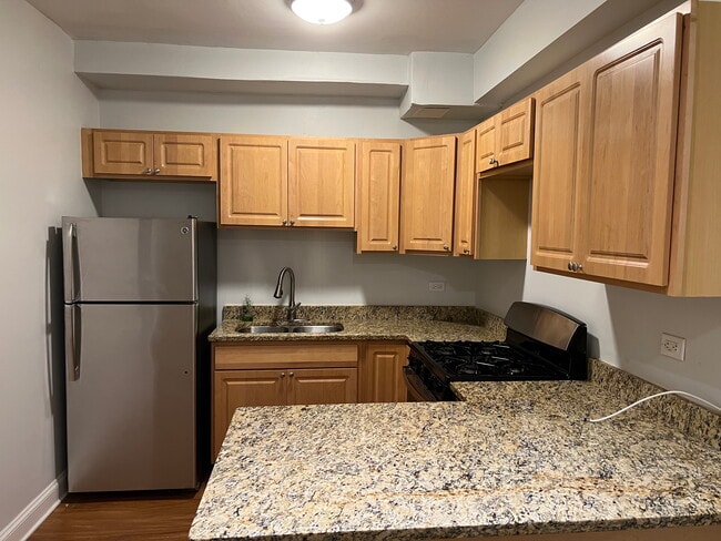 2341 N Commonwealth Ave, Unit 104
