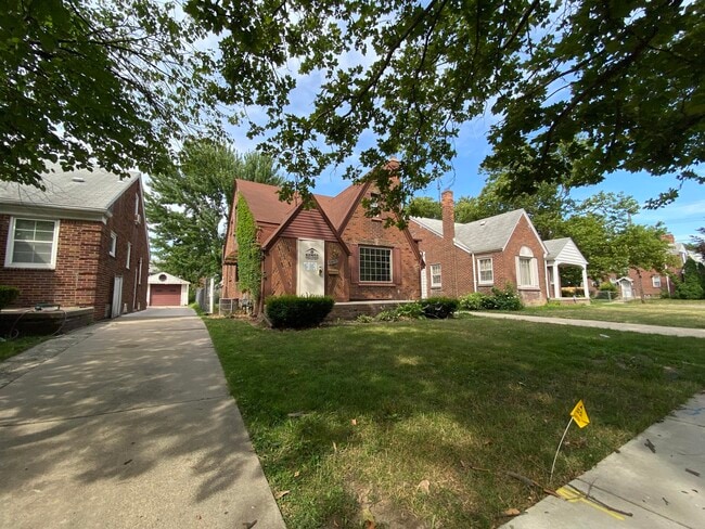 5910 Hillcrest St in Grosse Pointe, MI - Building Photo - Building Photo