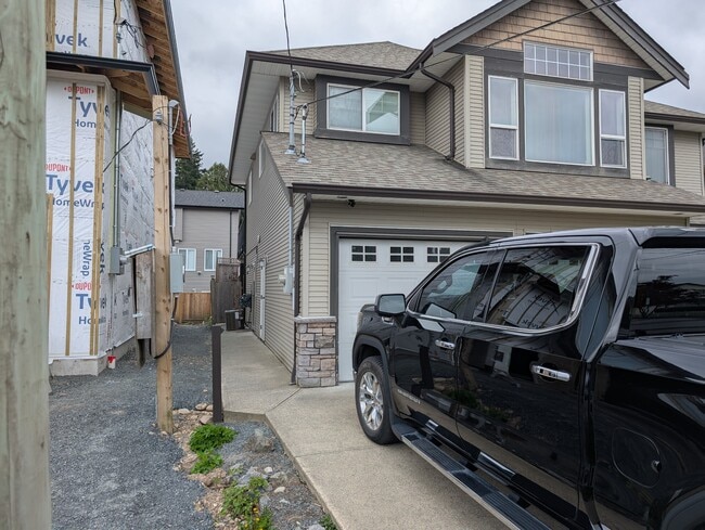7132 Rochester Ave in Chilliwack, BC - Building Photo - Building Photo