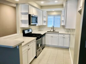 5259 Cartwright Ave in Los Angeles, CA - Building Photo