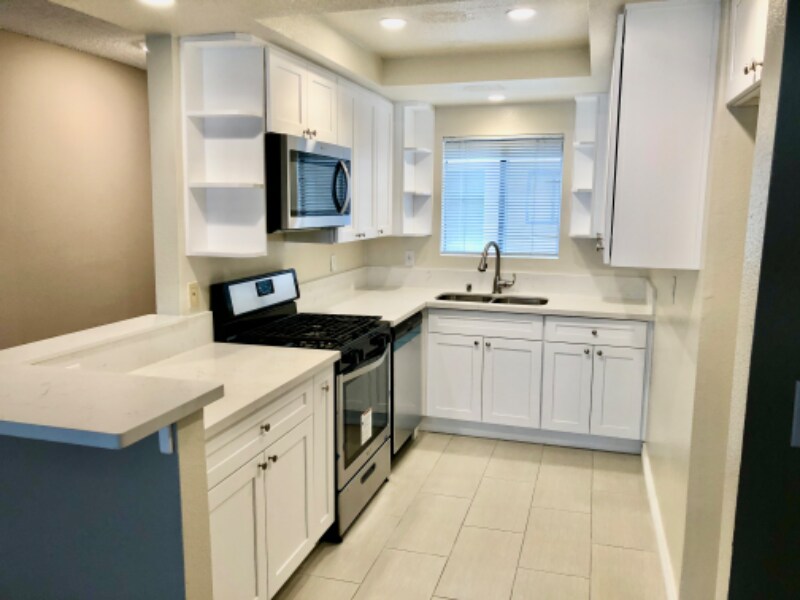 5259 Cartwright Ave in Los Angeles, CA - Building Photo