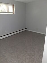 2637 Stillwater Rd E in Maplewood, MN - Foto de edificio - Building Photo