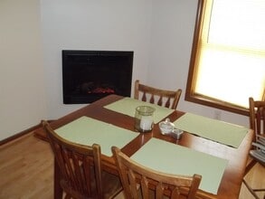 801 N Randolph St, Unit apartment B in Champaign, IL - Building Photo - Building Photo