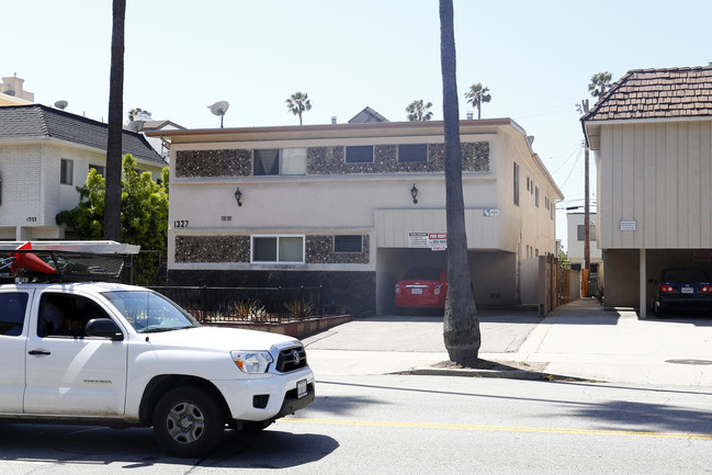 1327 Bundy Dr in Los Angeles, CA - Building Photo - Building Photo