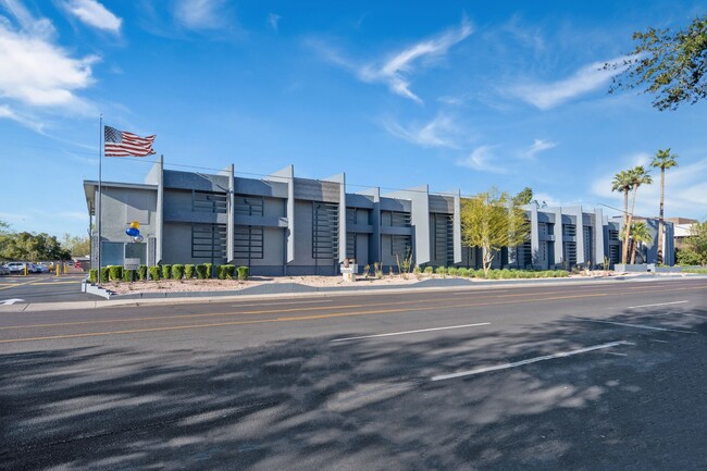 The Loreto Apartments in Phoenix, AZ - Building Photo - Building Photo