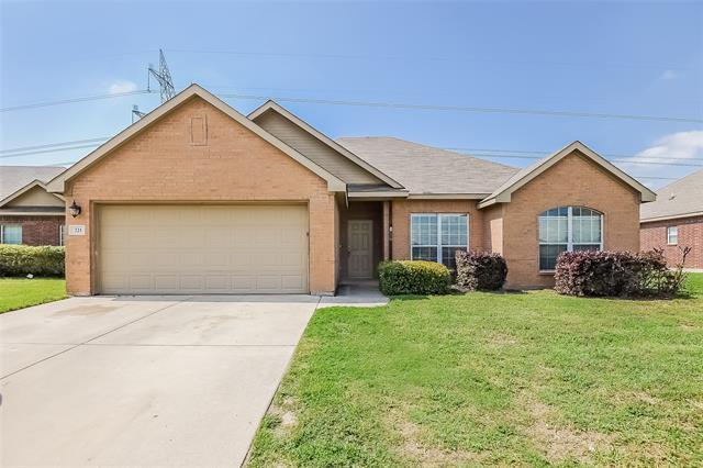 221 Kennedy Dr in Crowley, TX - Building Photo