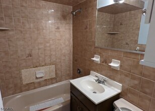 128 Lee St in Elmwood Park, NJ - Building Photo - Building Photo