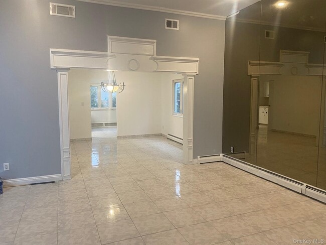 723 Hungry Harbor Rd in Valley Stream, NY - Building Photo - Building Photo