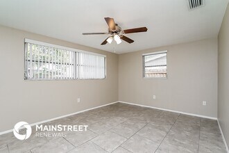 11612 Crystal Lake Dr in Port Richey, FL - Building Photo - Building Photo