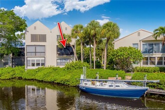 3901 SE St Lucie Blvd in Stuart, FL - Foto de edificio - Building Photo