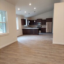 17026 Kasserman Dr in Bend, OR - Building Photo - Building Photo