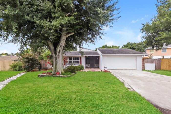 6558 Timucuans Dr in Lakeland, FL - Foto de edificio