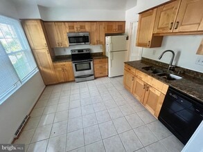 3056 Covington St in Fairfax, VA - Building Photo - Building Photo