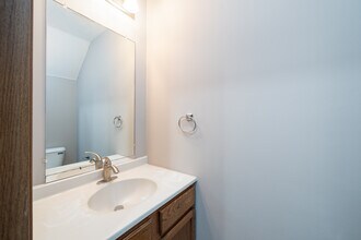 Arbour Walk Townhomes in Normal, IL - Foto de edificio - Interior Photo