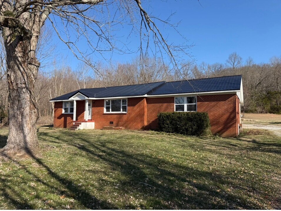 182 Tom Graham Rd in Russellville, KY - Building Photo