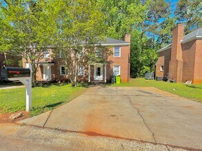 10 Crescent Ln in Columbia, SC - Building Photo - Building Photo