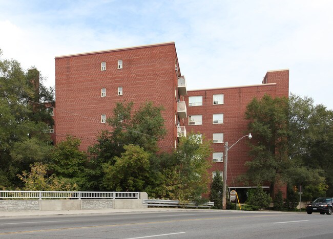 The Chaplin in Toronto, ON - Building Photo - Building Photo