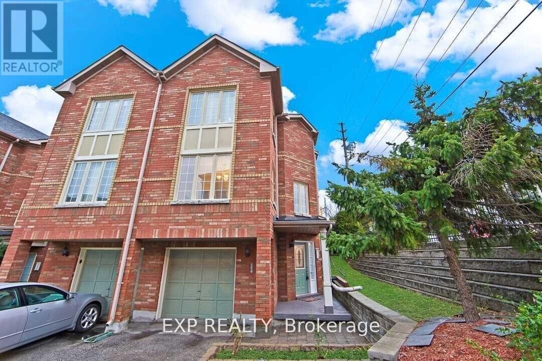 39 Guildpark Pathway in Toronto, ON - Building Photo