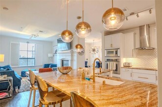 8616 Turtle Creek Blvd in Dallas, TX - Building Photo - Building Photo