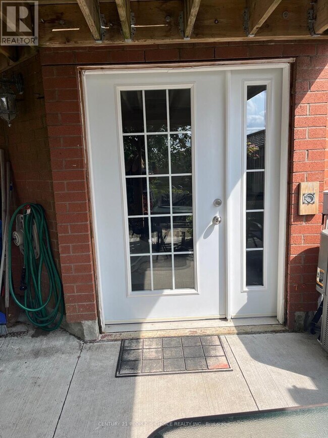 383 Jay Crescent in Orangeville, ON - Building Photo - Building Photo