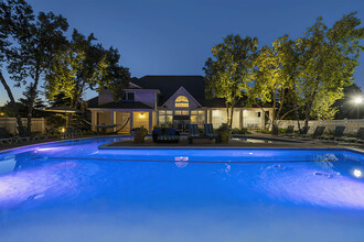 Huntington Parc Townhomes in Oak Park, MI - Foto de edificio - Building Photo