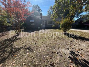 1615 Decree Ave in West Columbia, SC - Foto de edificio - Building Photo