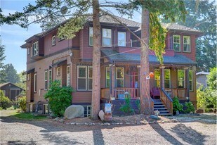 10516 20th Ave NE in Seattle, WA - Building Photo