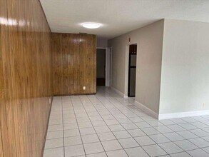 1329 NW 8th Ave in Fort Lauderdale, FL - Foto de edificio - Building Photo