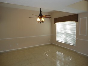 17637 Esprit Dr in Tampa, FL - Building Photo - Building Photo