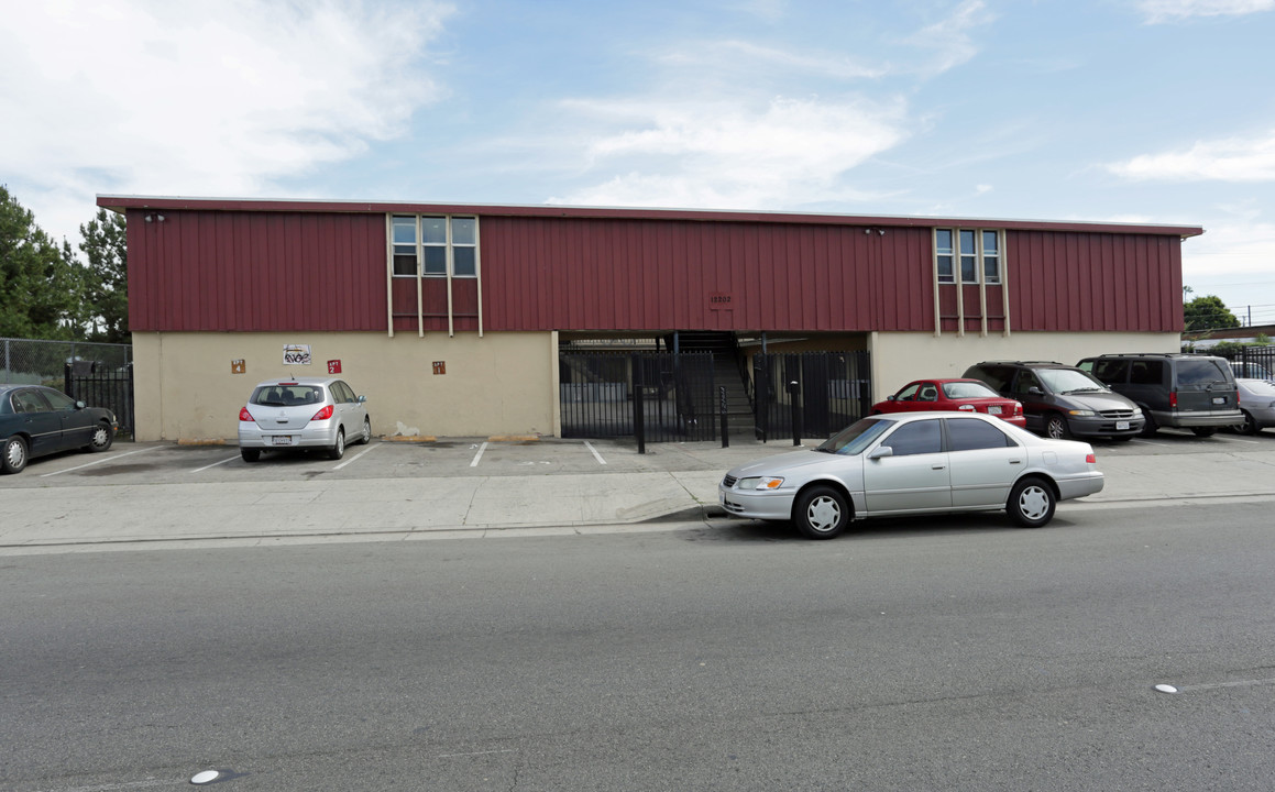 12202 Atlantic Ave in Lynwood, CA - Building Photo